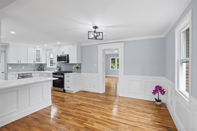 81 Rowe Avenue, East Rockaway, NY 11563