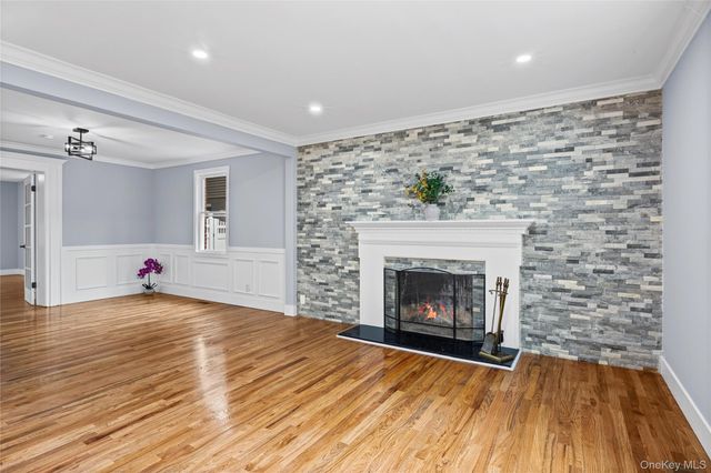 81 Rowe Avenue, East Rockaway, NY 11563