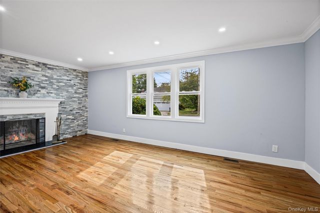 81 Rowe Avenue, East Rockaway, NY 11563