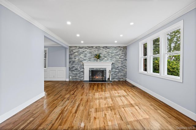 81 Rowe Avenue, East Rockaway, NY 11563