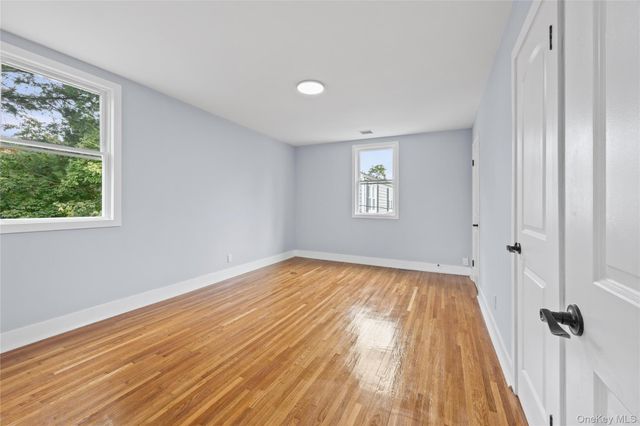 81 Rowe Avenue, East Rockaway, NY 11563