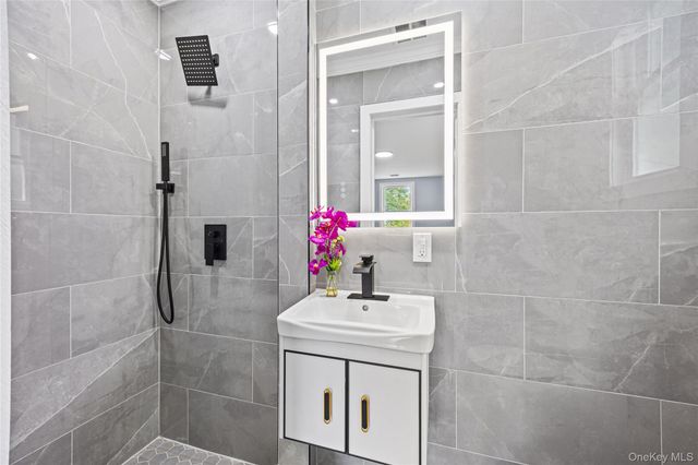 81 Rowe Avenue, East Rockaway, NY 11563