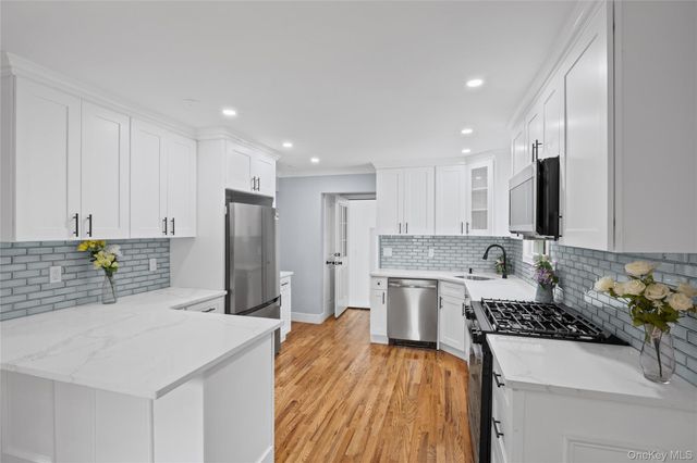 81 Rowe Avenue, East Rockaway, NY 11563