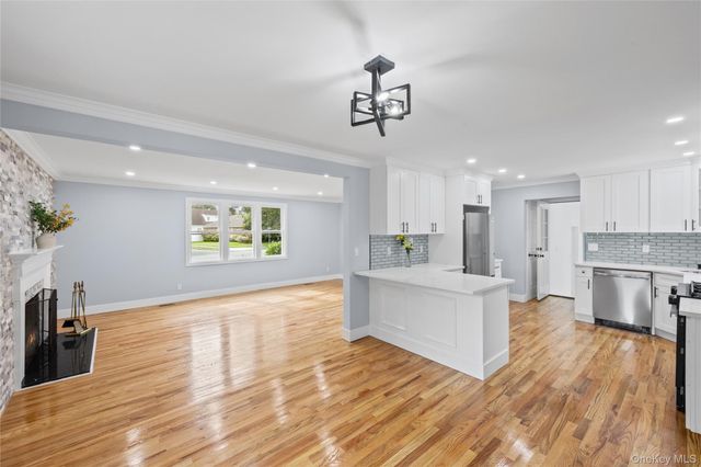 81 Rowe Avenue, East Rockaway, NY 11563