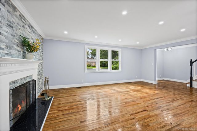 81 Rowe Avenue, East Rockaway, NY 11563