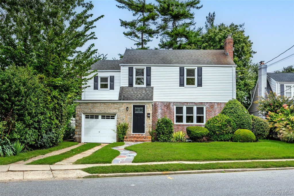 81 Rowe Avenue, East Rockaway, NY 11563