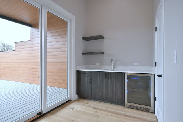 256 Addison Avenue N, Elmhurst, IL 60126