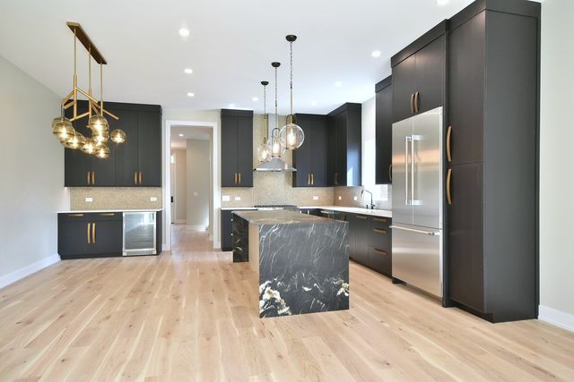 256 Addison Avenue N, Elmhurst, IL 60126