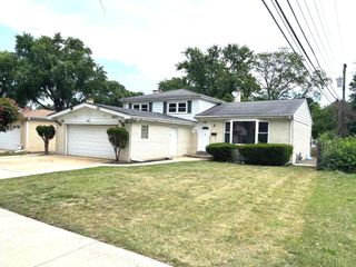 1933 Birch Street, Des Plaines, IL 60018