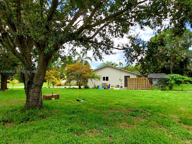 10646 Barn Rd, Lake Worth, FL 33449