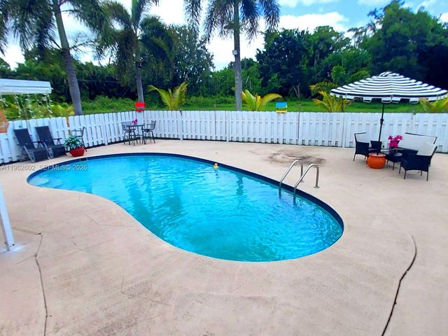 10646 Barn Rd, Lake Worth, FL 33449