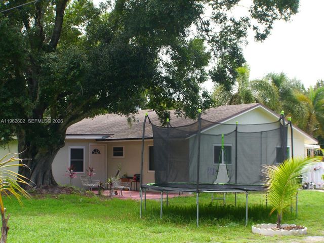 10646 Barn Rd, Lake Worth, FL 33449