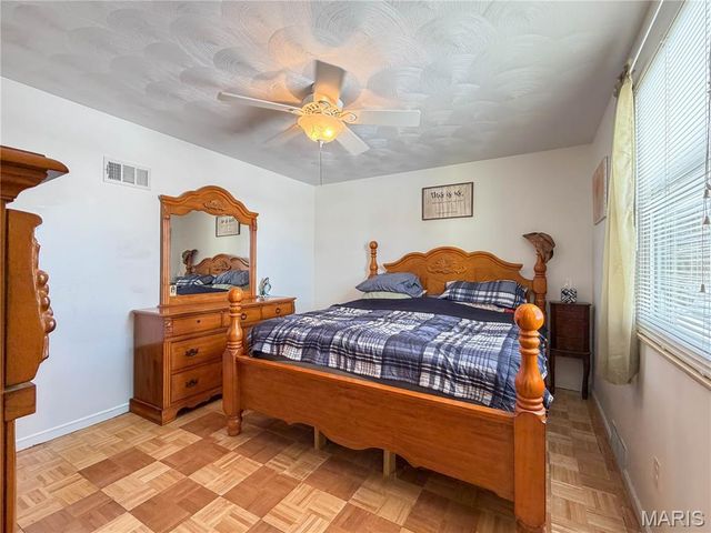 5827 Barberry Drive, Imperial, MO 63052