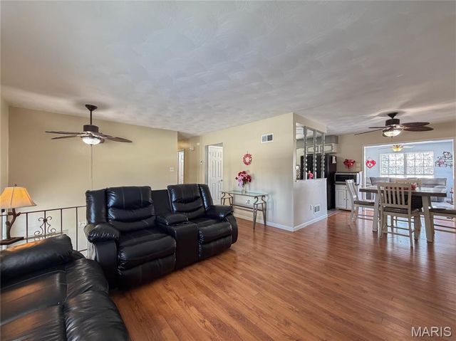 5827 Barberry Drive, Imperial, MO 63052