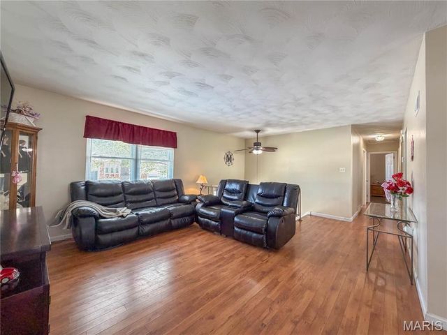 5827 Barberry Drive, Imperial, MO 63052