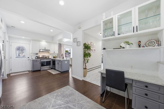 270 Baldwin Ave, Hasbrouck Heights Boro, NJ 07604