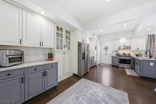 270 Baldwin Ave, Hasbrouck Heights Boro, NJ 07604