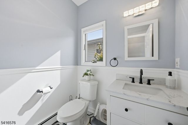 270 Baldwin Ave, Hasbrouck Heights Boro, NJ 07604