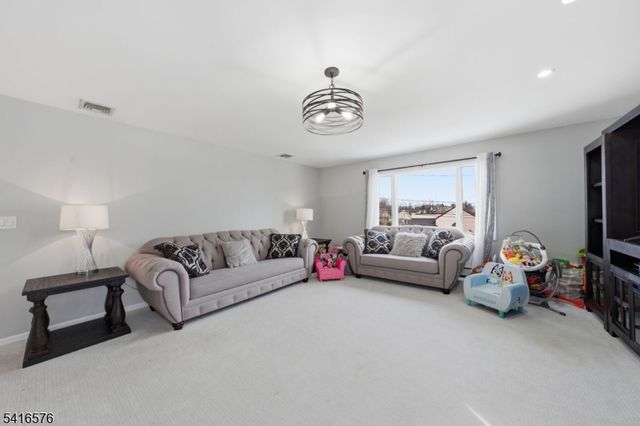 270 Baldwin Ave, Hasbrouck Heights Boro, NJ 07604