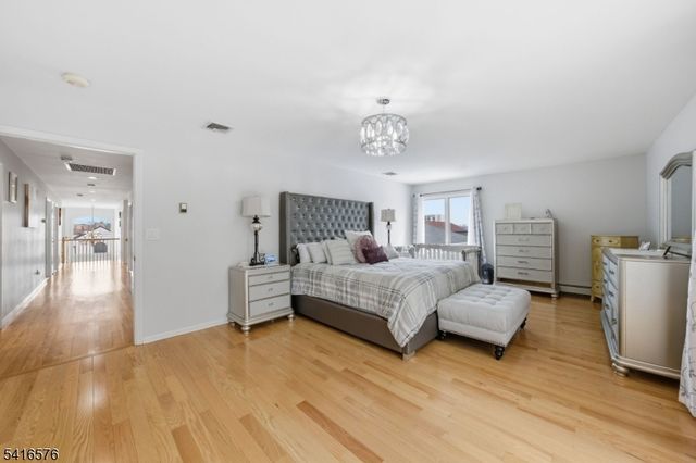 270 Baldwin Ave, Hasbrouck Heights Boro, NJ 07604