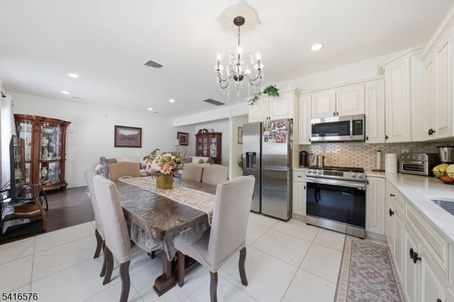 270 Baldwin Ave, Hasbrouck Heights Boro, NJ 07604