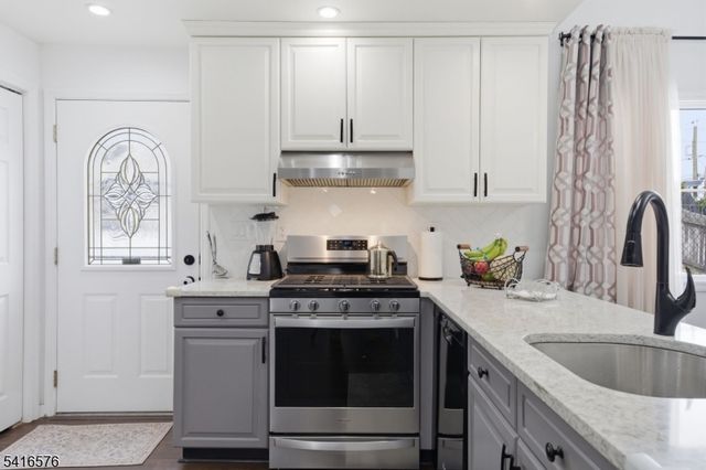 270 Baldwin Ave, Hasbrouck Heights Boro, NJ 07604