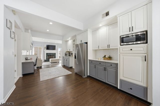 270 Baldwin Ave, Hasbrouck Heights Boro, NJ 07604