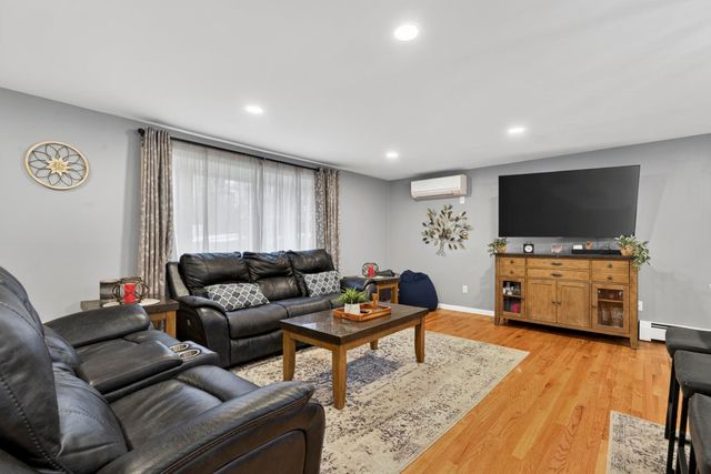 42 Marianna Road, Salem, NH 03079