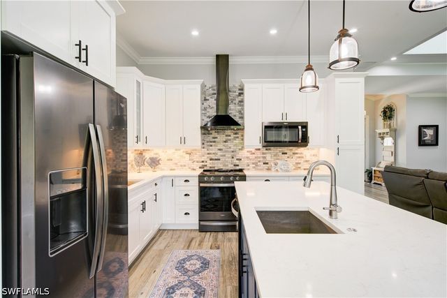 510 10th AVE NW, Naples, FL 34120