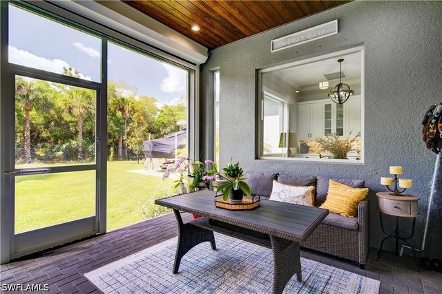 510 10th AVE NW, Naples, FL 34120