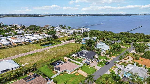 8003 19TH AVENUE DRIVE W, Bradenton, FL 34209