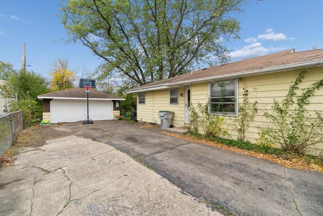 4611 W Kiley AVENUE, Milwaukee, WI 53223