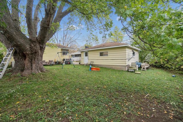 4611 W Kiley AVENUE, Milwaukee, WI 53223