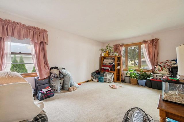 4611 W Kiley AVENUE, Milwaukee, WI 53223