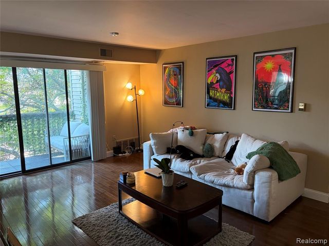 30445 W 14 Mile Road, Farmington Hills, MI 48334