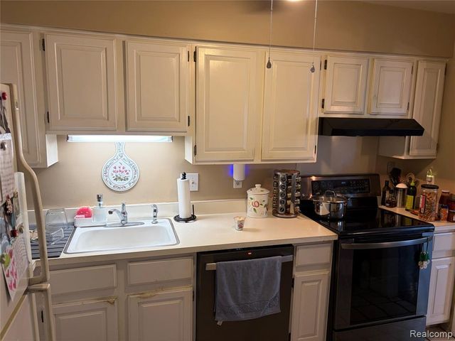 30445 W 14 Mile Road, Farmington Hills, MI 48334
