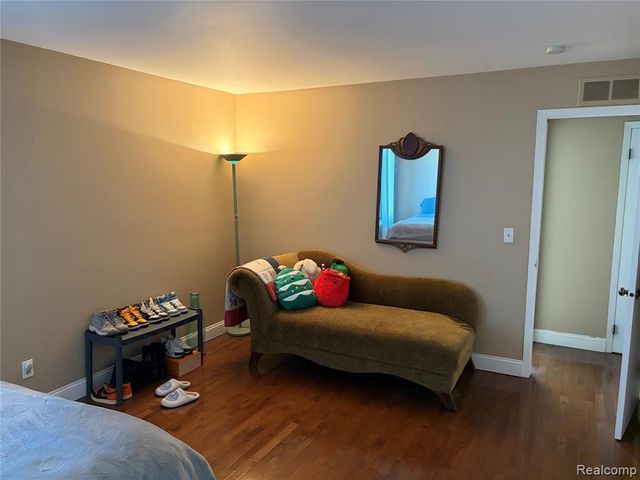 30445 W 14 Mile Road, Farmington Hills, MI 48334