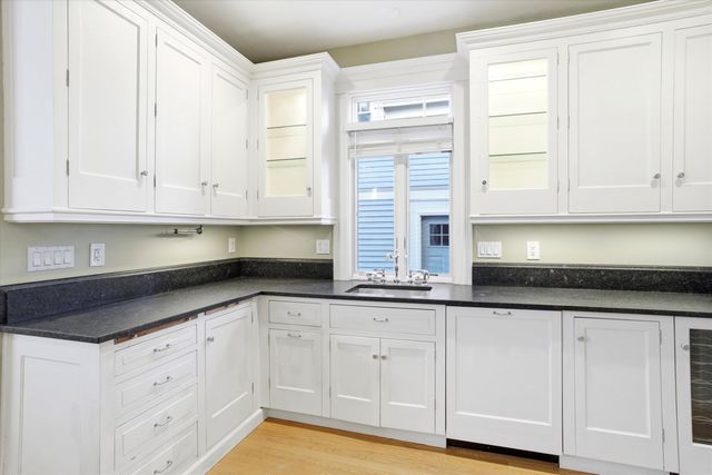 631 Lake Avenue, Manchester, NH 03103