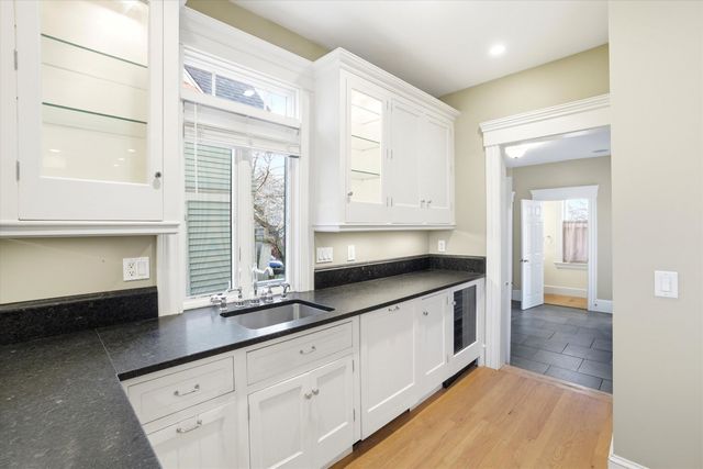 631 Lake Avenue, Manchester, NH 03103