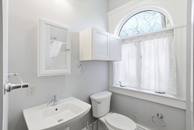 631 Lake Avenue, Manchester, NH 03103