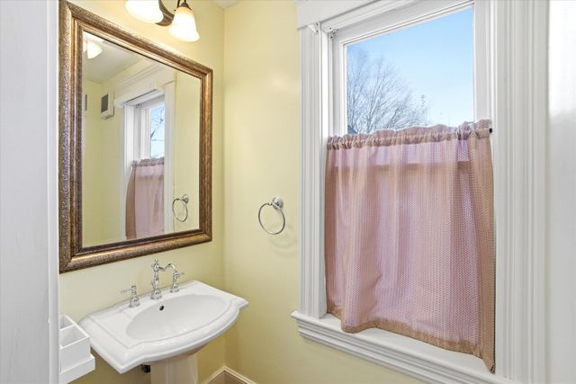 631 Lake Avenue, Manchester, NH 03103