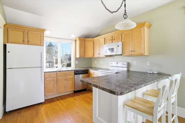 631 Lake Avenue, Manchester, NH 03103