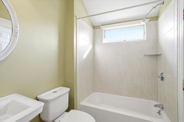 631 Lake Avenue, Manchester, NH 03103