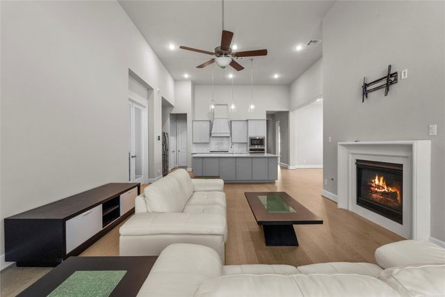 2723 Lakeside Shore Drive, League City, TX 77573