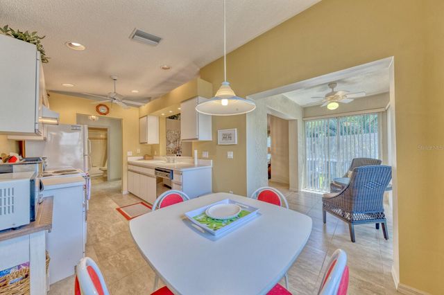 5634 SHEFFIELD GREENE CIRCLE 18, Sarasota, FL 34235