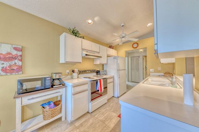 5634 SHEFFIELD GREENE CIRCLE 18, Sarasota, FL 34235