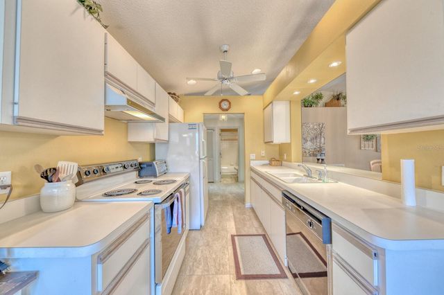 5634 SHEFFIELD GREENE CIRCLE 18, Sarasota, FL 34235