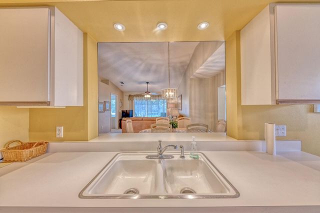 5634 SHEFFIELD GREENE CIRCLE 18, Sarasota, FL 34235