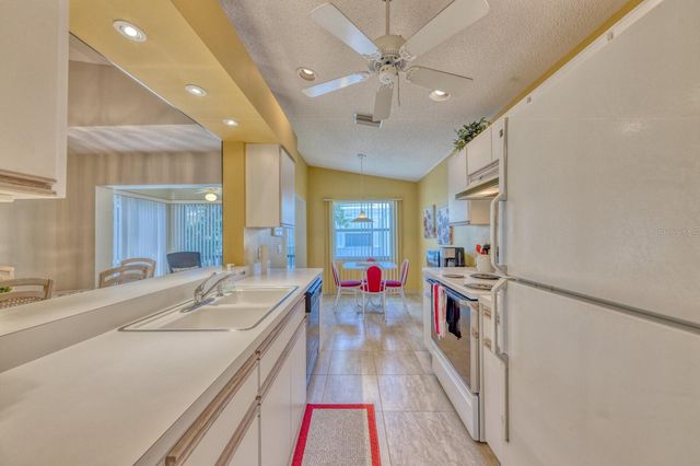 5634 SHEFFIELD GREENE CIRCLE 18, Sarasota, FL 34235