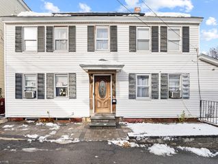 8 Clarks Ct, Lowell, MA 01852